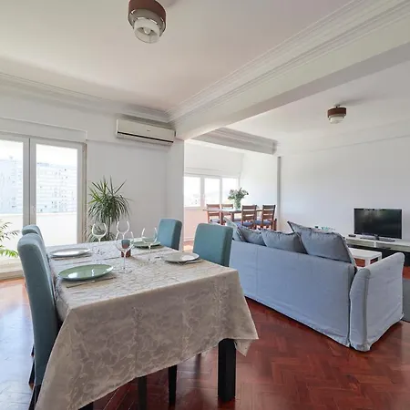 Parkside Apartment *